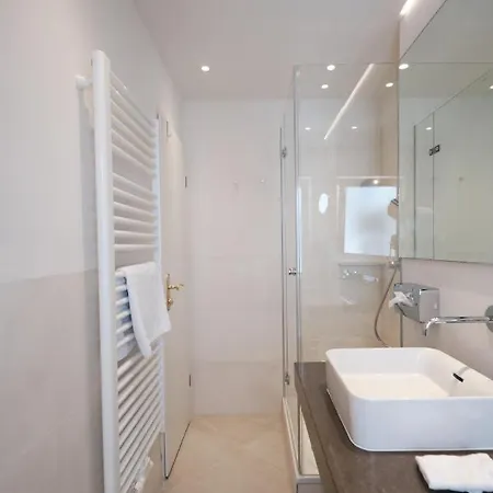 Hotel Weisser Bock 3*